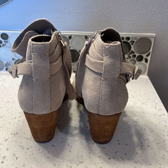 Sam Edelman woman’s beige suede booties - Picture 4 of 12